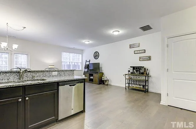 509 Commons Dr — Photo 8