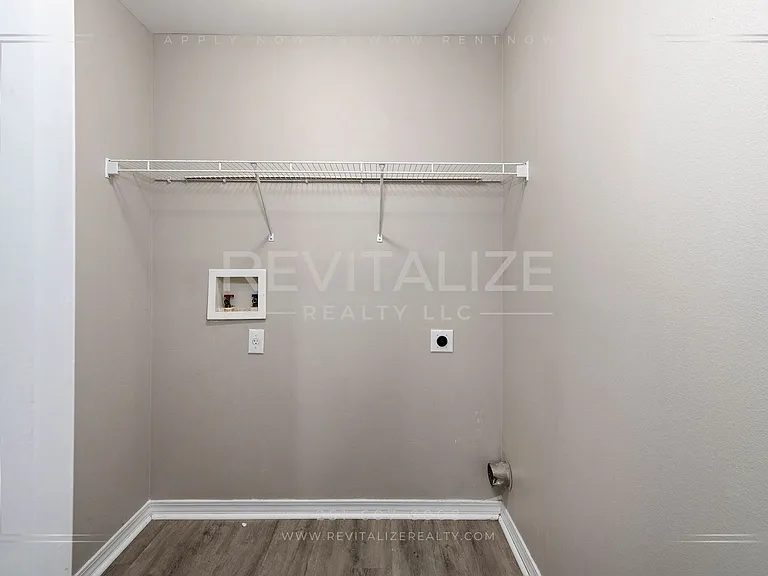 1549 Majesty Loop — Photo 36