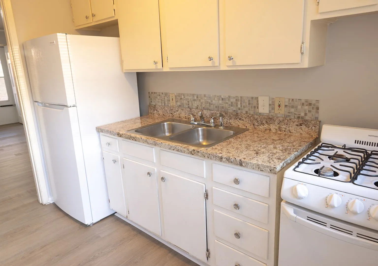 1911 Manteo Ct — Photo 3