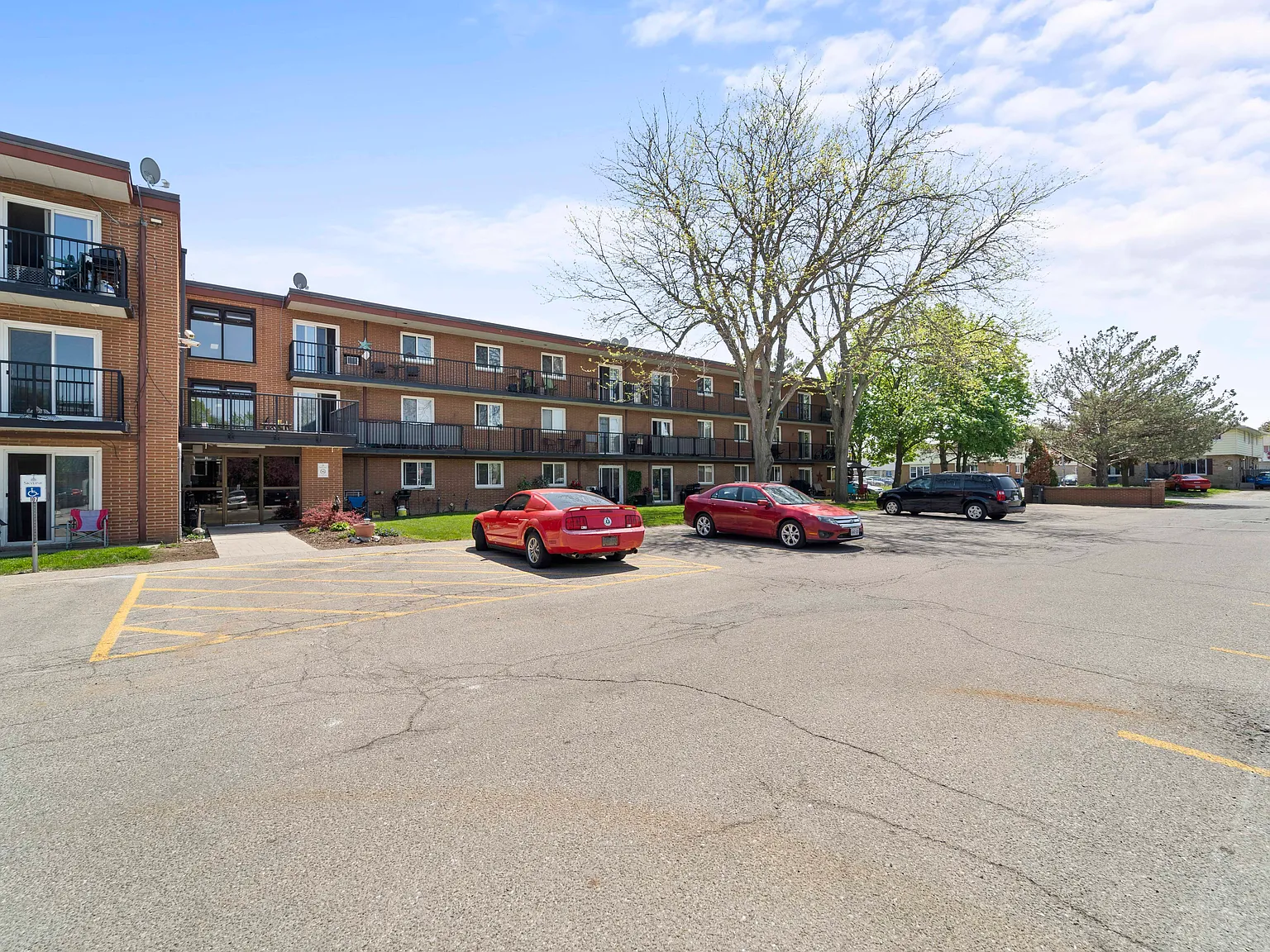 Timmins Apts — Photo 1