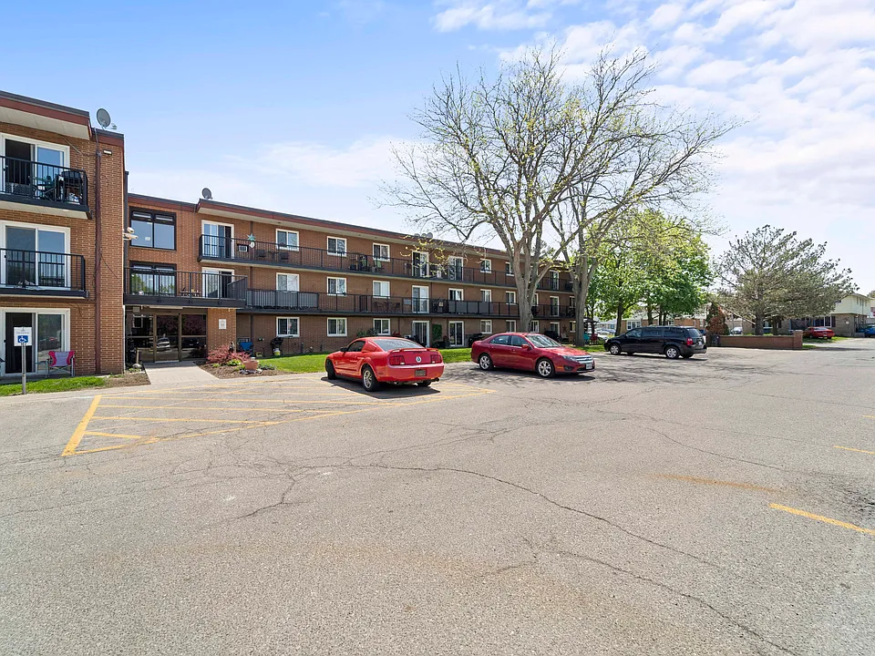 65 Timmins Cres