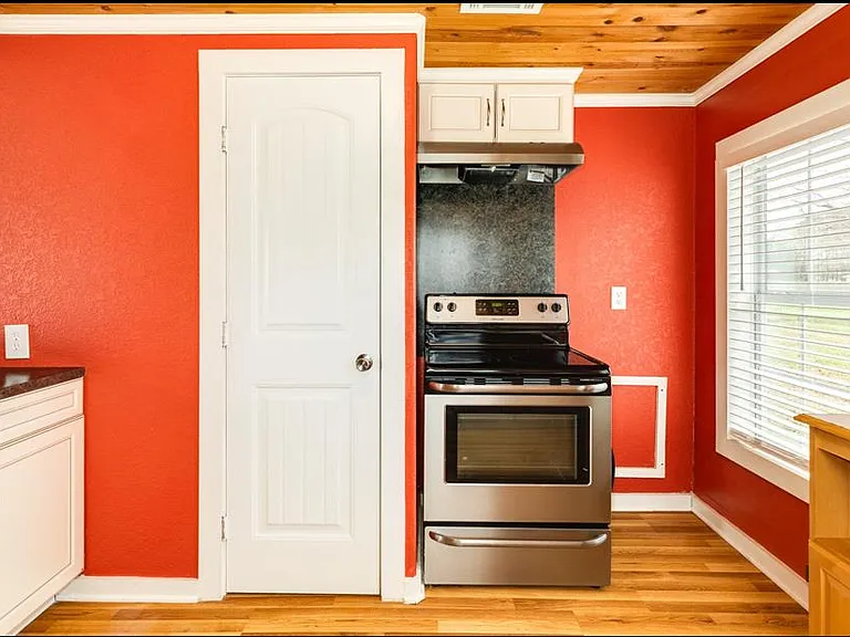 2408 Shanks Rd — Photo 8