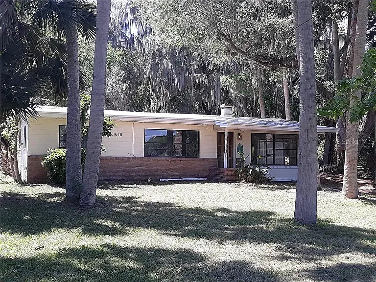 1616 Lakeside Dr — Photo 1