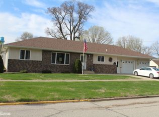 110 W 7th St, Garner, IA 50438