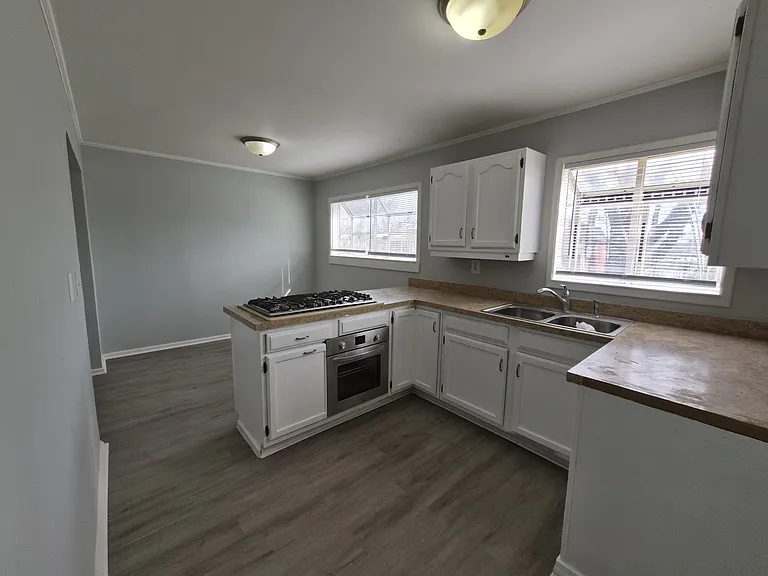 3747 Ireland Dr — Photo 15