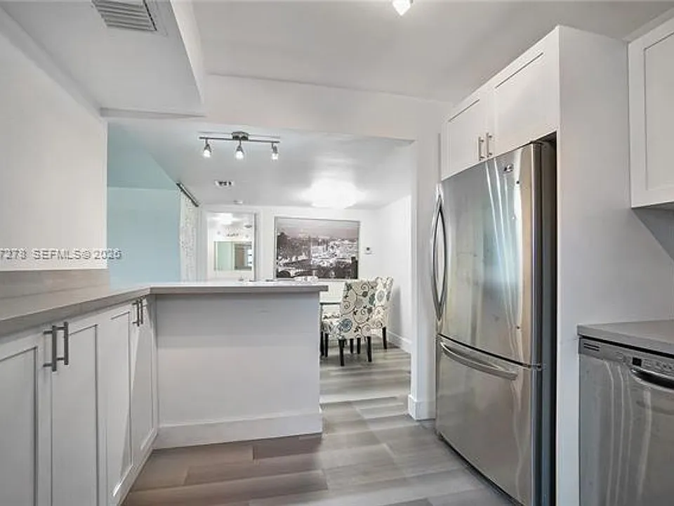 9273 Collins Avenue Cu #309