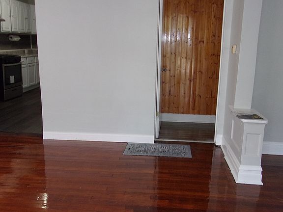 4th image of 50 W 108th St