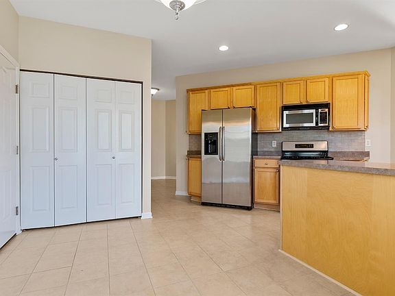 4th image of 8083 Tuckaway Ct