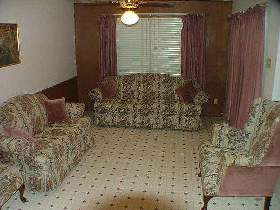 4th image of 2220 Western Park Dr