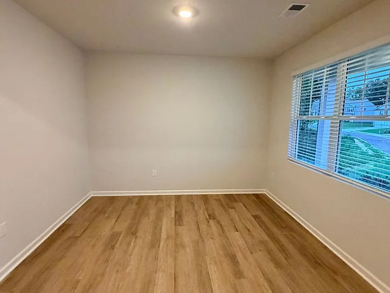 112 Glenrise Dr — Photo 3