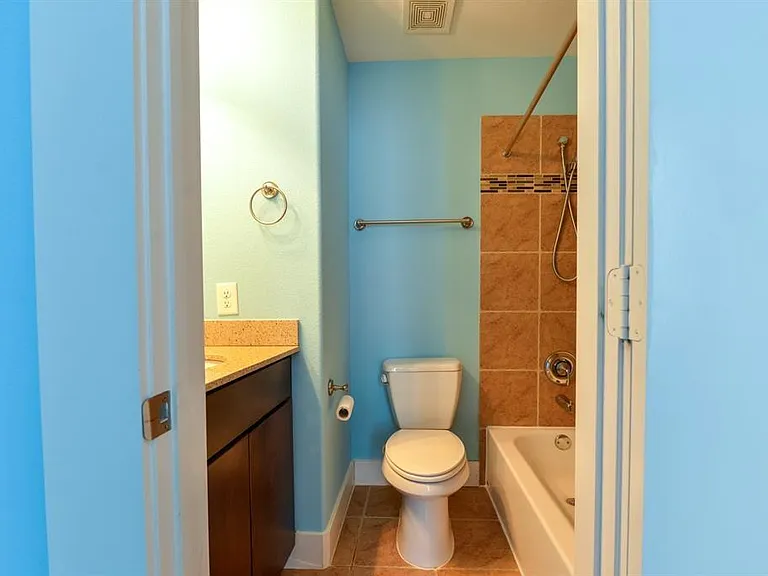 1807 W Webster St — Photo 24