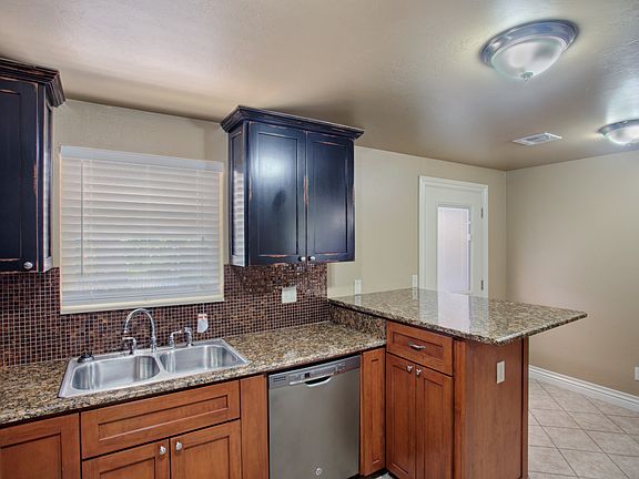 3rd image of 4705 SE 19th St
