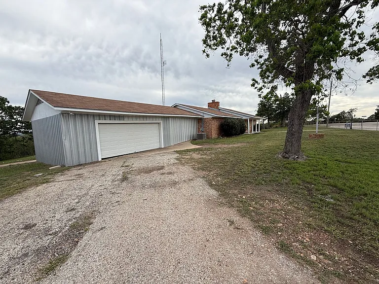 713 FM 153 — Photo 4
