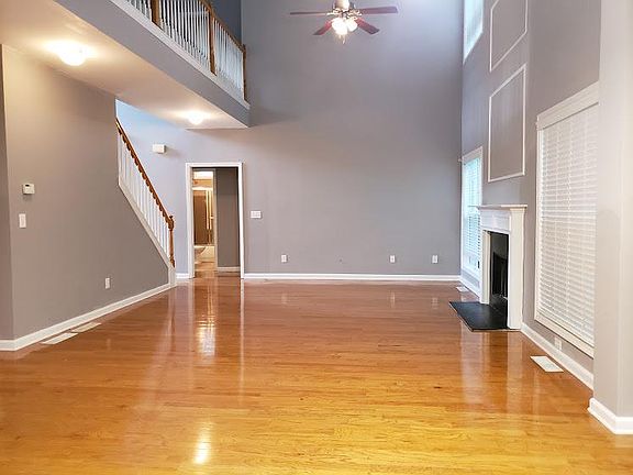 3rd image of 4673 Elsinore Cir