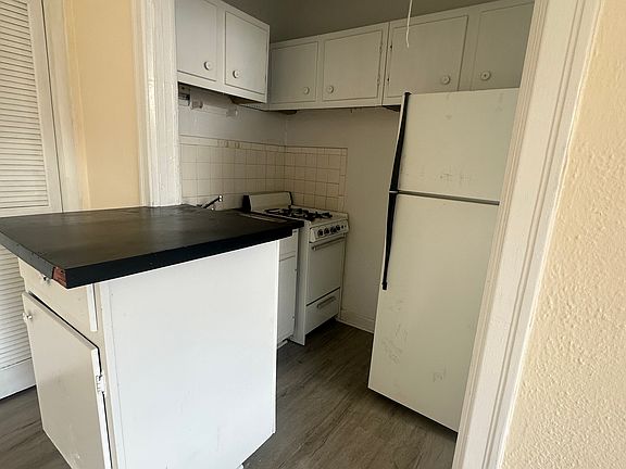 3rd image of 635 W Deming Pl #301