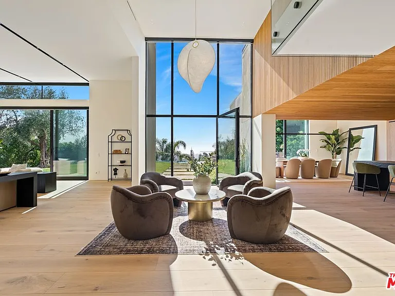 2501 Banyan Dr — Photo 5