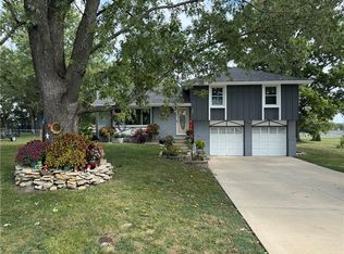 606 S Race St, Spring Hill, KS 66083