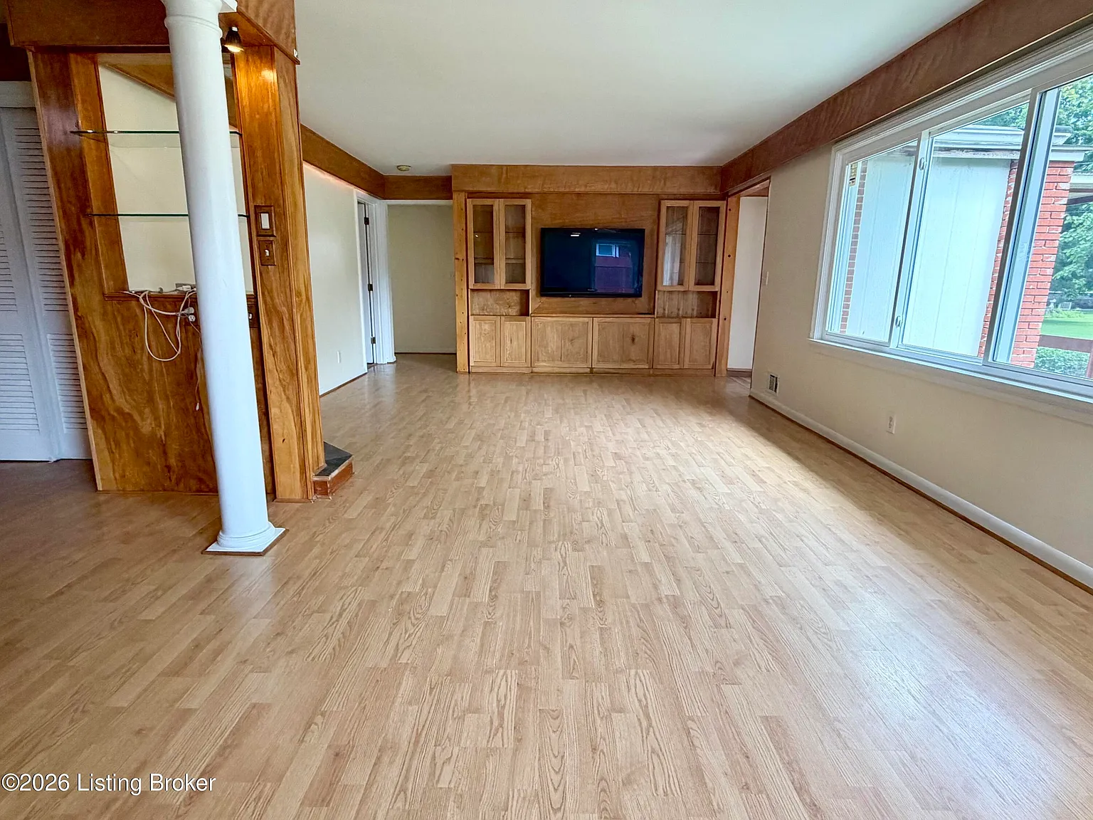 4 bed, 3.0 bath, 1630 sqft, $2,400 — Photo 3