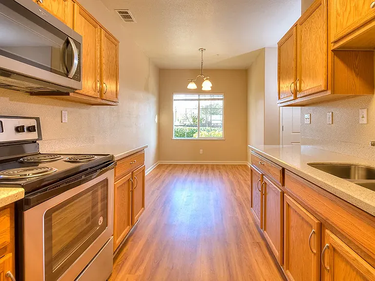 Lincoln Gardens Apartments — Photo 3