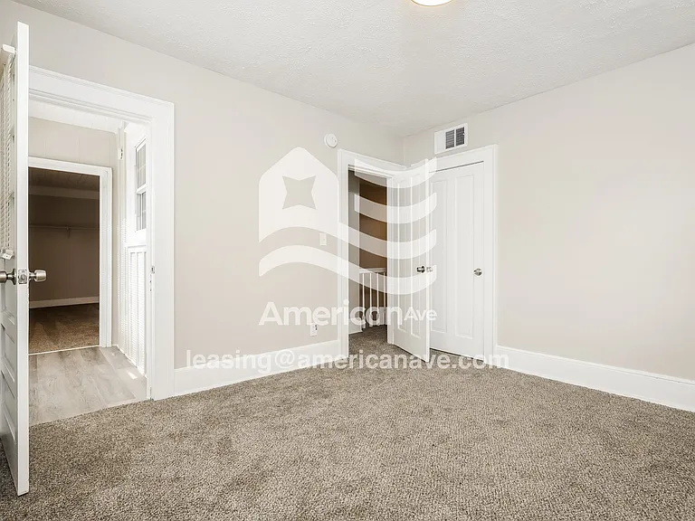 1227328_009_wm_-_main_bedroom_12965537.jpg