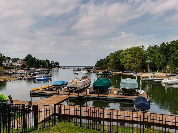 Boat slip & Lift-right end