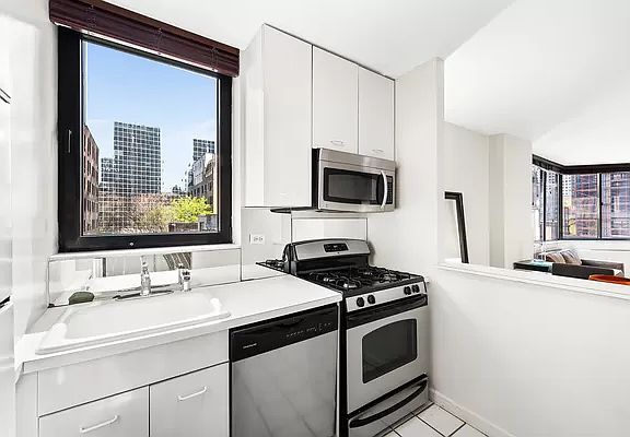 3rd image of 255 E 49th St APT 9F