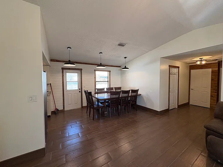 513 Greenbrough Dr — Photo 13