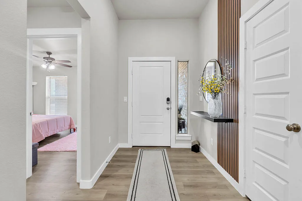 3 bed, 2.0 bath, 1712 sqft, $3,000 — Photo 4