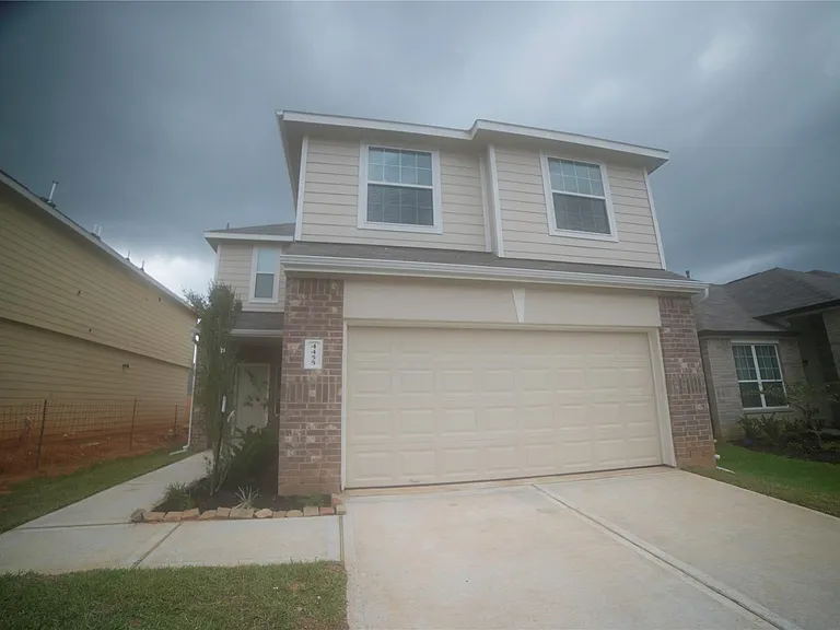 4455 Eveslage Ln — Photo 1