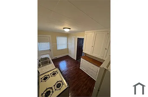 1421 Crosby St Photo 1