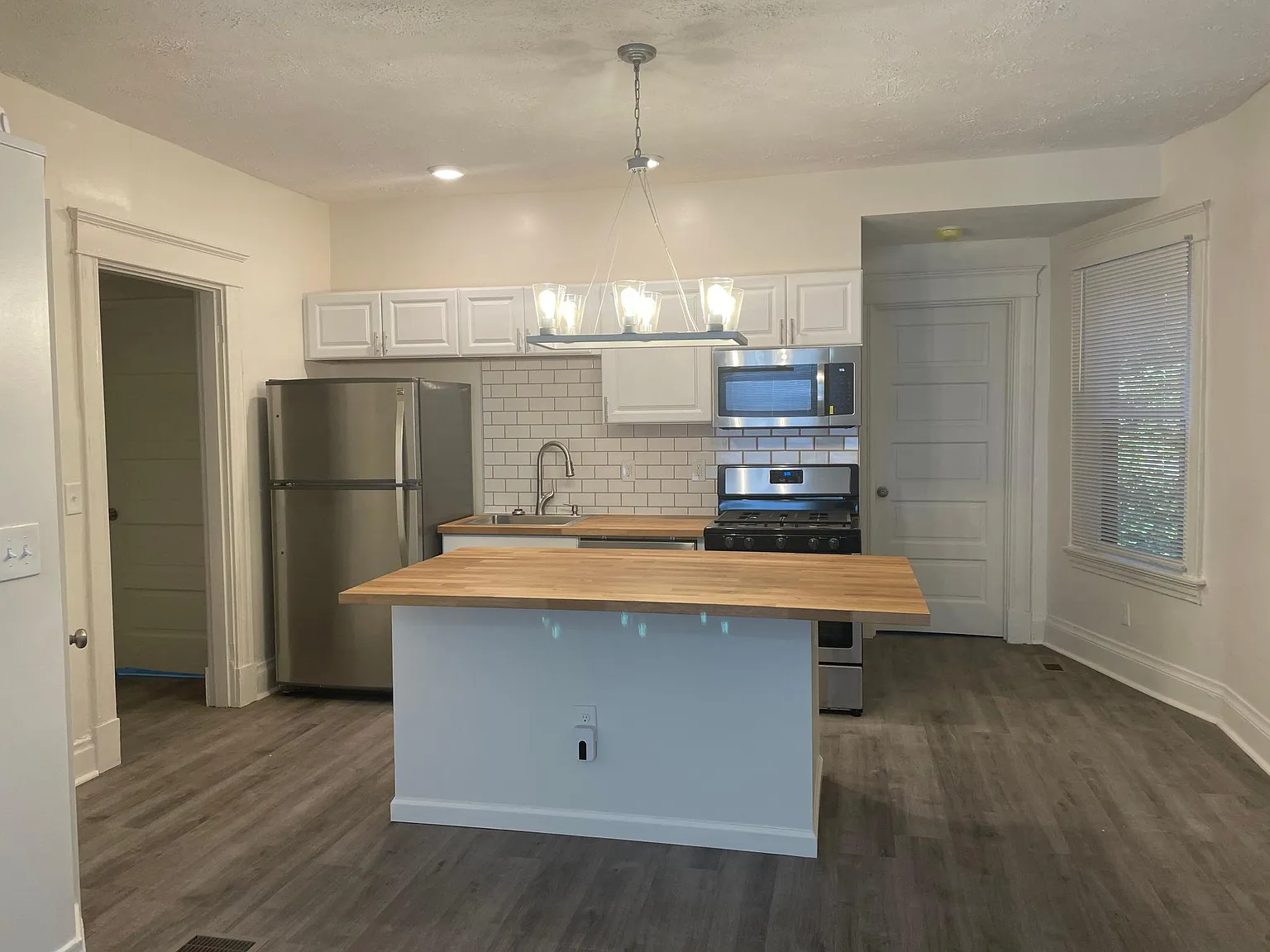 3 bed, $1,650 — Photo 2
