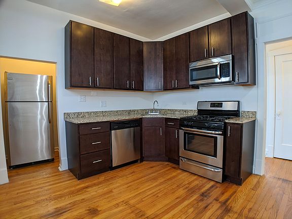 2nd image of 2652 N Hamlin Ave APT 3W