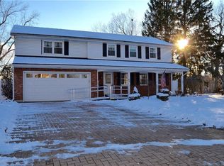 44 Lakeside Cres, Lancaster, NY 14086