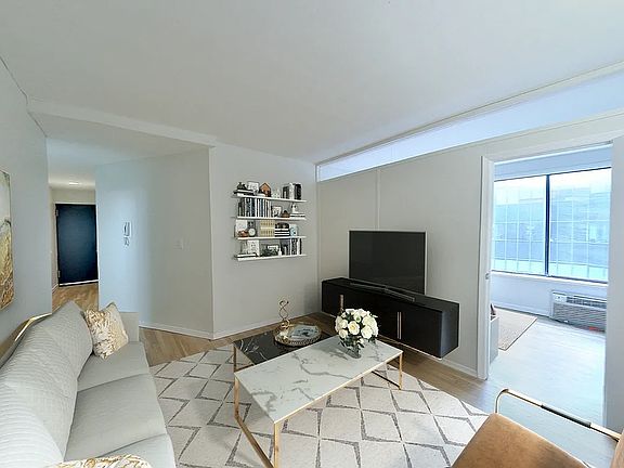 4th image of 114 E 40th St APT 6B
