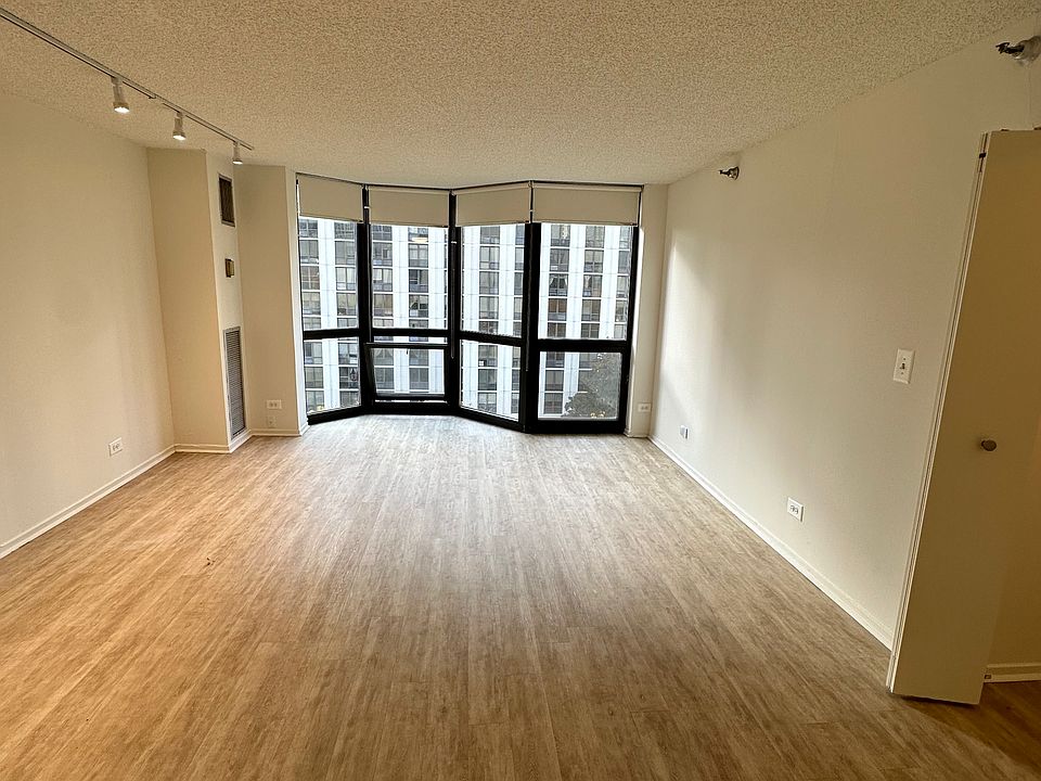 1st image of 1034 N La Salle Dr #507