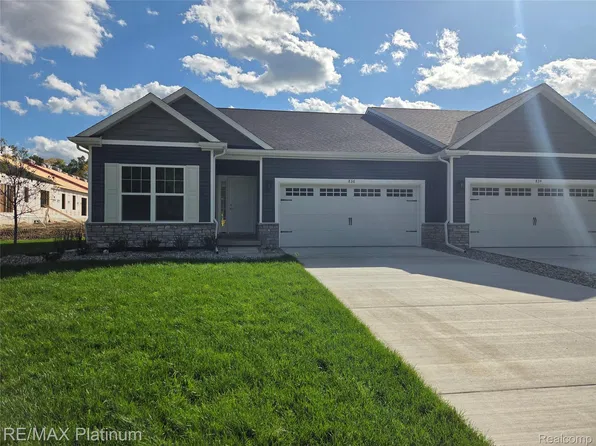 836 Oakwood Cir #36, Fenton, MI 48430