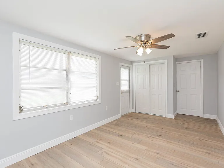 7312 Windsor St — Photo 13