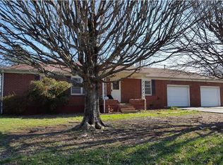 50 W Point Dr, Fayetteville, TN 37334