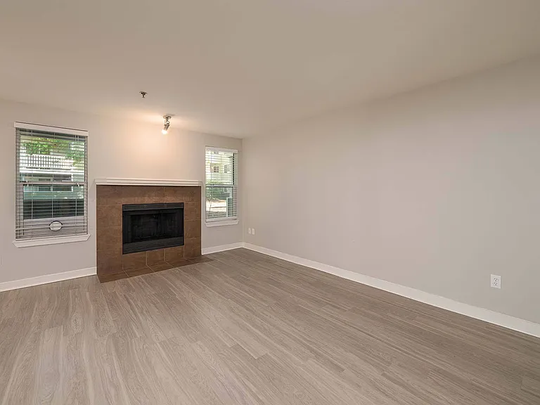 Peloton Apartments — Photo 18