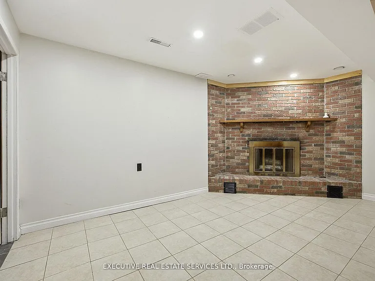 69 Lorraine Cres — Photo 20