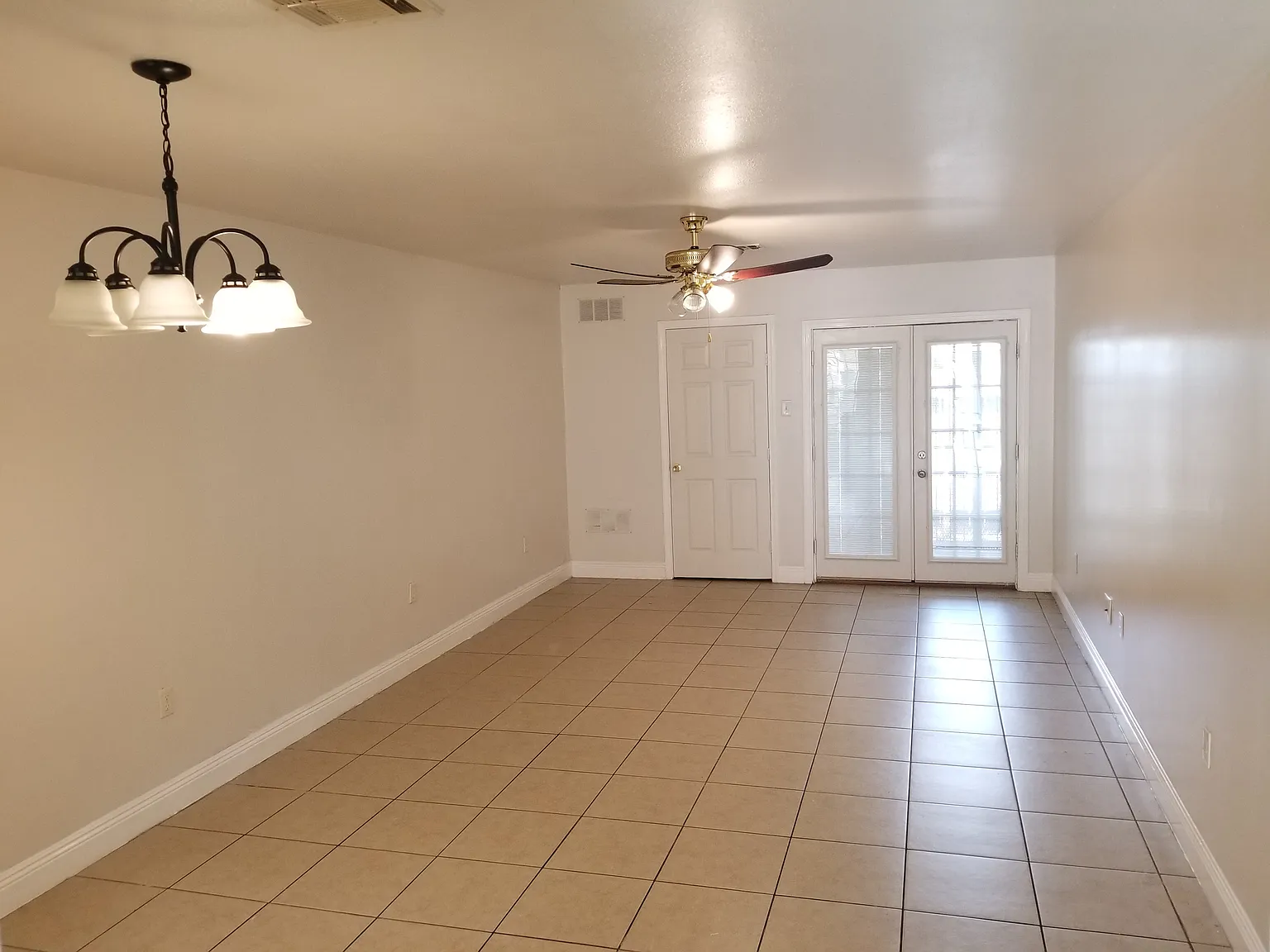 10900 Roger Dr — Photo 2
