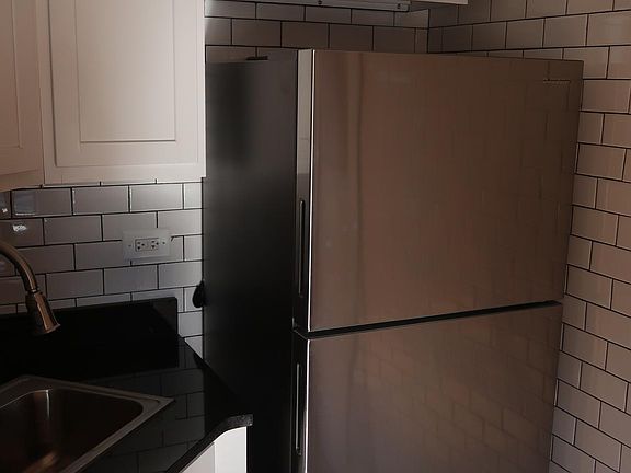 3rd image of 1702 W Albion Ave APT 1N