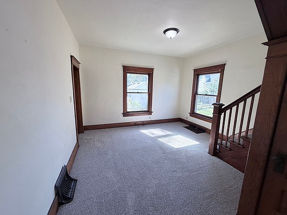 3rd image of 3089 Vine St