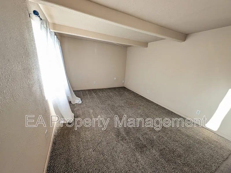 1 bed, 1.0 bath, $1,145 — Photo 2