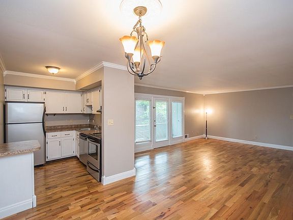 4th image of 840 Malabu Dr APT 206