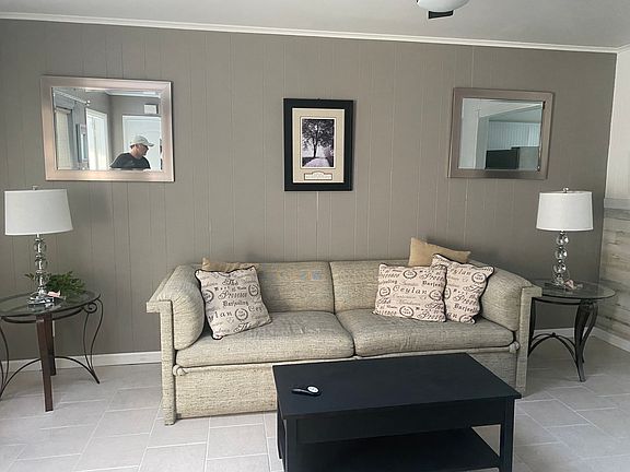 2nd image of 113 Palomino Cir #1