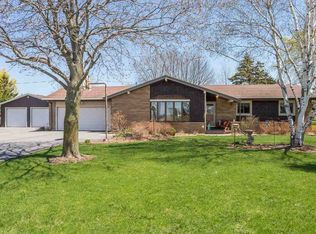 1679 Grandview Rd, Green Bay, WI 54311