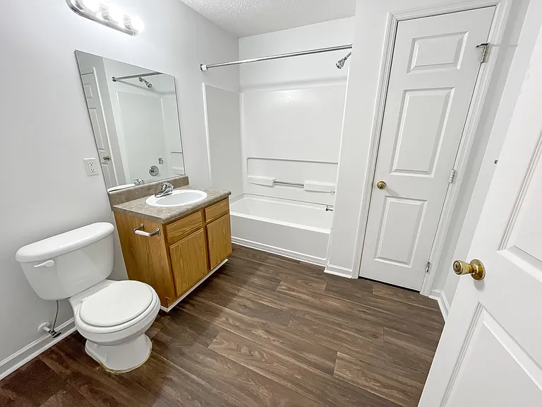 Amesbury Apartments — Photo 19