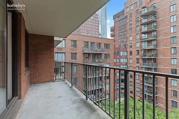 Rented by Sotheby's International Realty | media 14