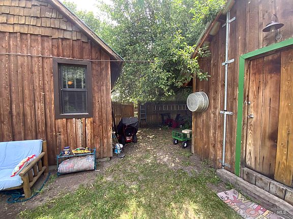 4th image of 205 Alturas Ave W